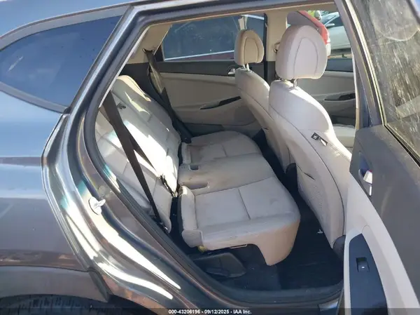 KM8J3CA4XJU598215 2018 HYUNDAI TUCSON - Image 8