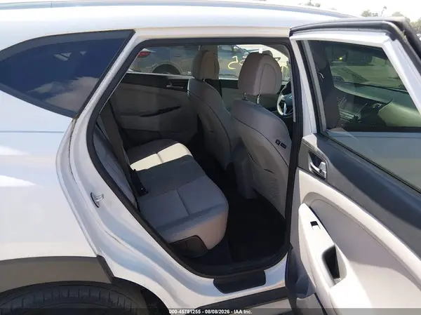 KM8J3CA4XJU609200 2018 HYUNDAI TUCSON - Image 8