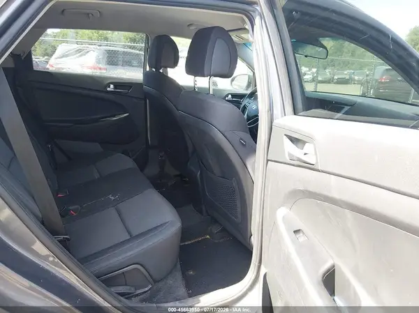 KM8J3CA4XJU626255 2018 HYUNDAI TUCSON - Image 8