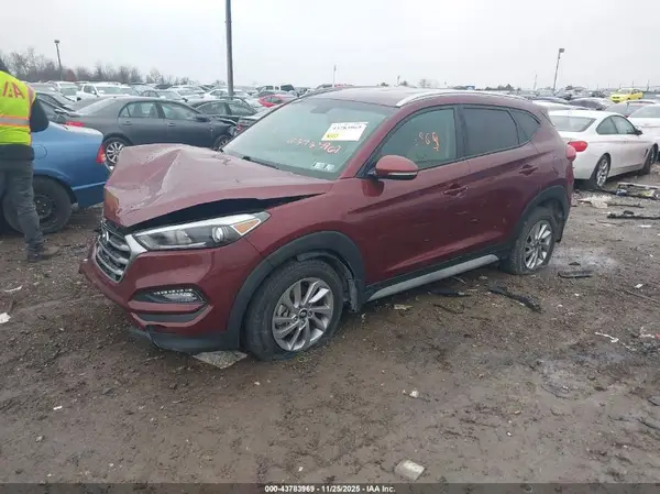 KM8J3CA4XJU628880 2018 HYUNDAI TUCSON - Image 2