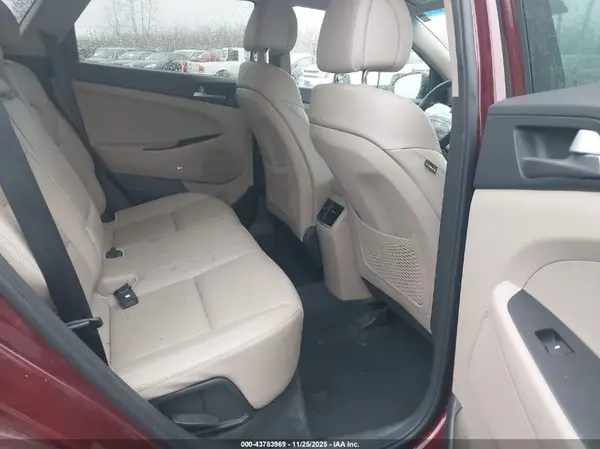 KM8J3CA4XJU628880 2018 HYUNDAI TUCSON - Image 8