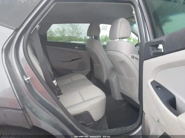 KM8J3CA4XJU640303 2018 HYUNDAI TUCSON - Image 8