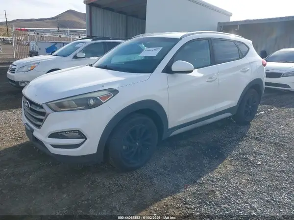 KM8J3CA4XJU646344 2018 HYUNDAI TUCSON - Image 2