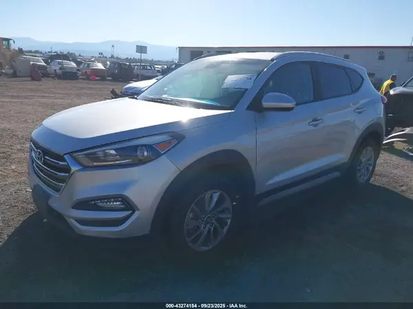 KM8J3CA4XJU678064 2018 HYUNDAI TUCSON - Image 2