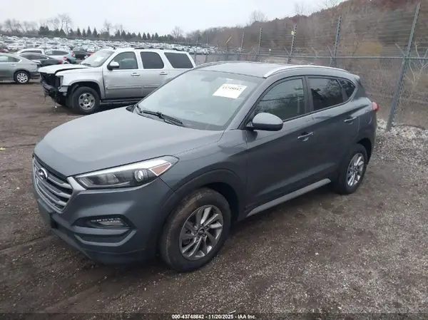 KM8J3CA4XJU681028 2018 HYUNDAI TUCSON - Image 2