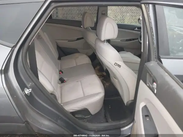 KM8J3CA4XJU681028 2018 HYUNDAI TUCSON - Image 8