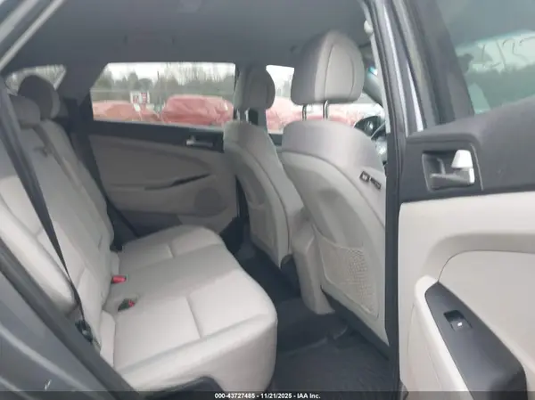 KM8J3CA4XJU681563 2018 HYUNDAI TUCSON - Image 8