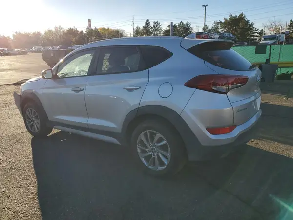 KM8J3CA4XJU685211 2018 HYUNDAI TUCSON - Image 2