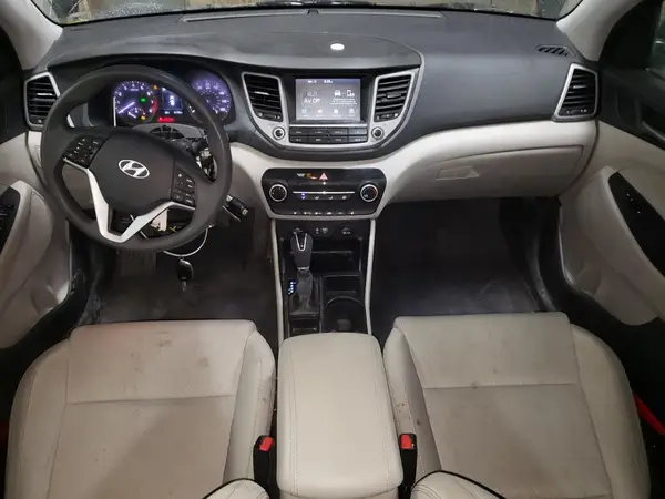 KM8J3CA4XJU693499 2018 HYUNDAI TUCSON - Image 8