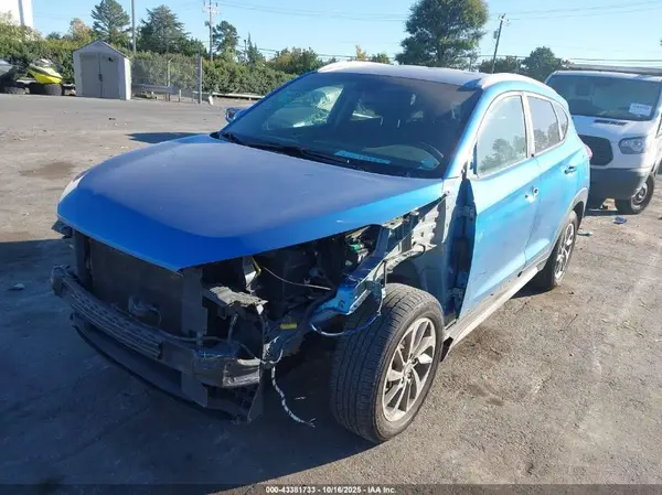 KM8J3CA4XJU697696 2018 HYUNDAI TUCSON - Image 2