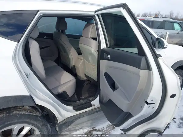 KM8J3CA4XJU697956 2018 HYUNDAI TUCSON - Image 8