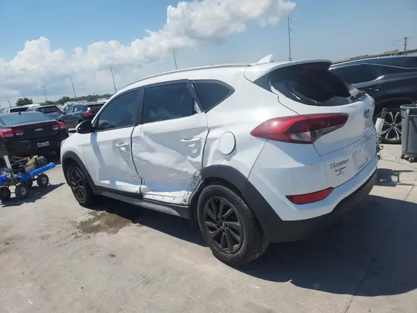 KM8J3CA4XJU713623 2018 HYUNDAI TUCSON - Image 2