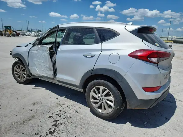 KM8J3CA4XJU719728 2018 HYUNDAI TUCSON - Image 2
