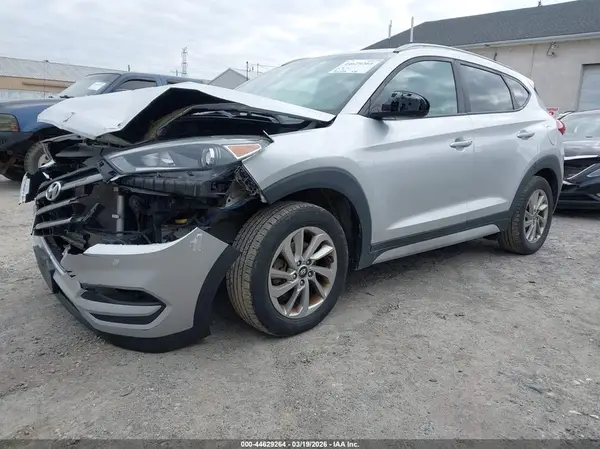 KM8J3CA4XJU721429 2018 HYUNDAI TUCSON - Image 2