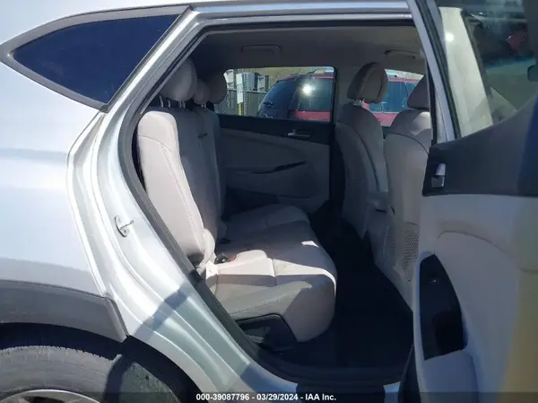 KM8J3CA4XJU726193 2018 HYUNDAI TUCSON - Image 8