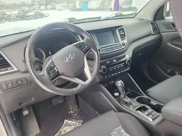 KM8J3CA4XJU732009 2018 HYUNDAI TUCSON - Image 8