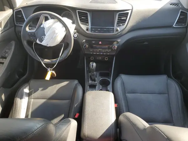 KM8J3CA4XJU740093 2018 HYUNDAI TUCSON - Image 8