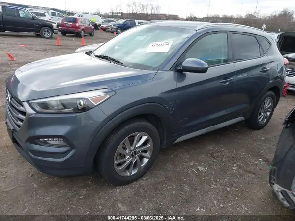 KM8J3CA4XJU742538 2018 HYUNDAI TUCSON - Image 2