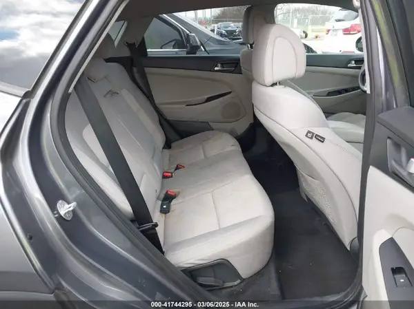 KM8J3CA4XJU742538 2018 HYUNDAI TUCSON - Image 8