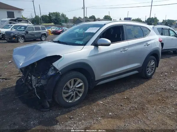 KM8J3CA4XJU766063 2018 HYUNDAI TUCSON - Image 2