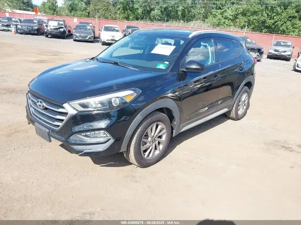 KM8J3CA4XJU780772 2018 HYUNDAI TUCSON - Image 2