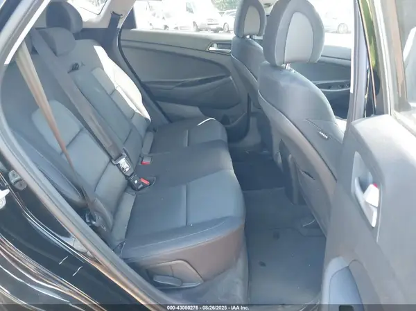 KM8J3CA4XJU780772 2018 HYUNDAI TUCSON - Image 8