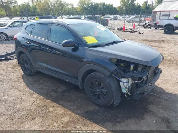KM8J3CA4XJU799578 2018 HYUNDAI TUCSON - Image 1
