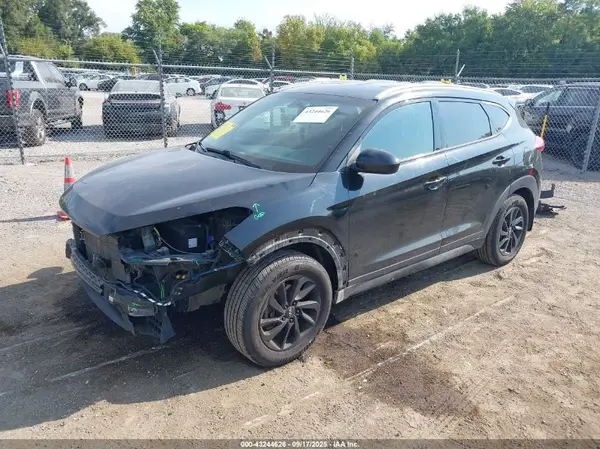 KM8J3CA4XJU799578 2018 HYUNDAI TUCSON - Image 2