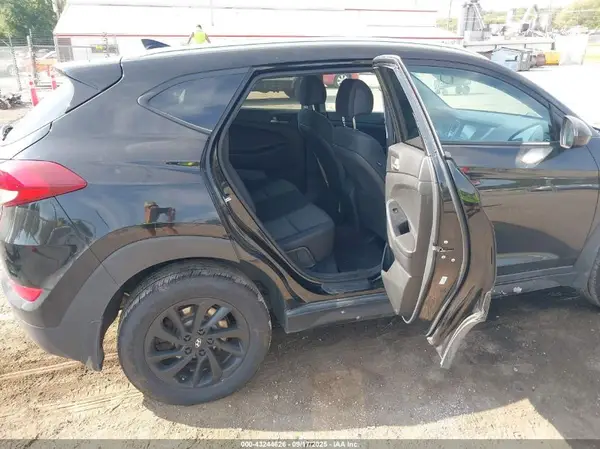 KM8J3CA4XJU799578 2018 HYUNDAI TUCSON - Image 8