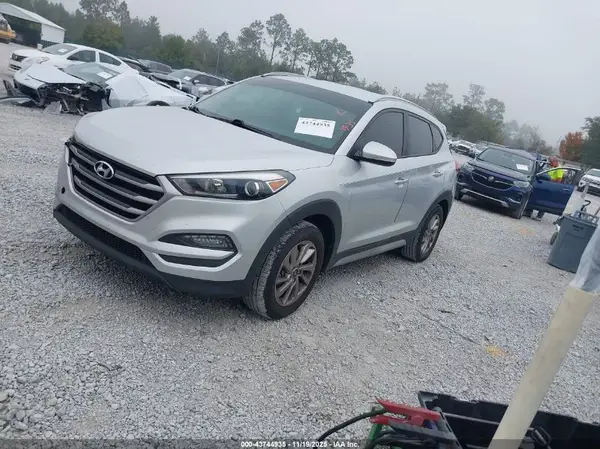 KM8J3CA4XJU817075 2018 HYUNDAI TUCSON - Image 2