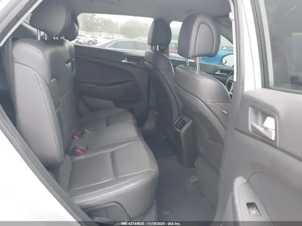 KM8J3CA4XJU817075 2018 HYUNDAI TUCSON - Image 8