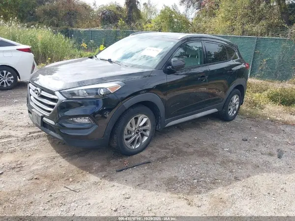 KM8J3CA4XJU824463 2018 HYUNDAI TUCSON - Image 2