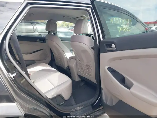 KM8J3CA4XJU824463 2018 HYUNDAI TUCSON - Image 8