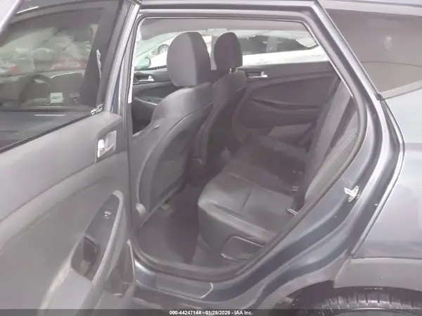KM8J3CA4XKU951446 2019 HYUNDAI TUCSON - Image 8
