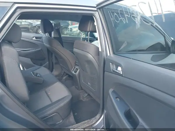 KM8J3CAL0JU750557 2018 HYUNDAI TUCSON - Image 8