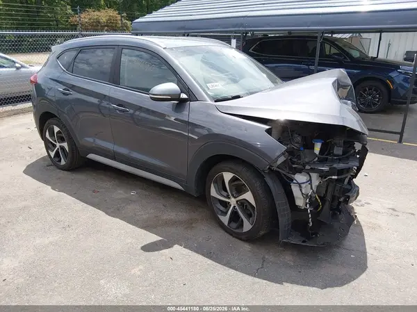 KM8J3CAL0JU778990 2018 HYUNDAI TUCSON - Image 1