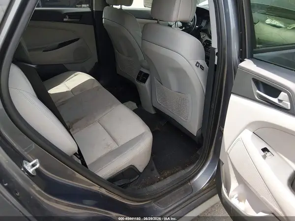KM8J3CAL0JU778990 2018 HYUNDAI TUCSON - Image 8