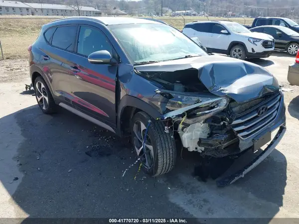 KM8J3CAL0JU782831 2018 HYUNDAI TUCSON - Image 1