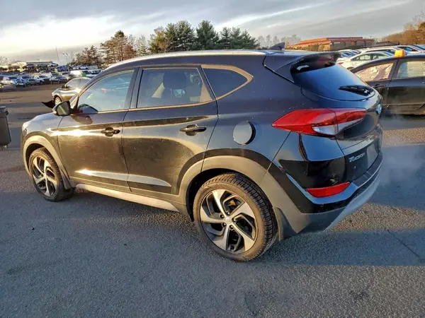 KM8J3CAL1JU792574 2018 HYUNDAI TUCSON - Image 2