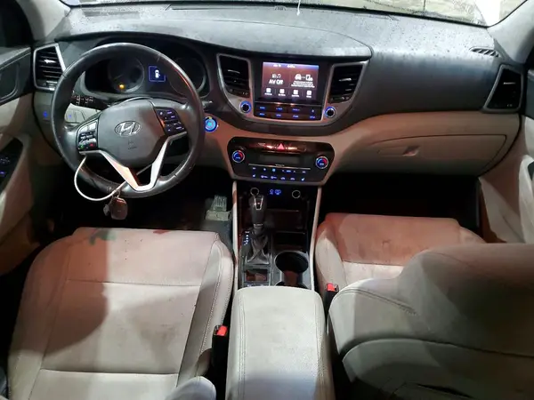 KM8J3CAL1JU805694 2018 HYUNDAI TUCSON - Image 8