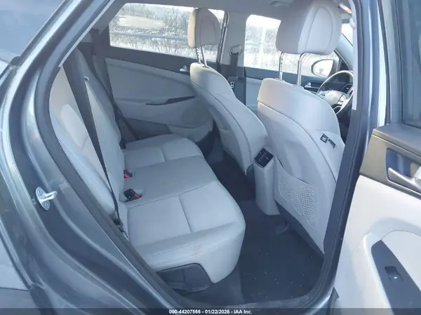 KM8J3CAL2JU725384 2018 HYUNDAI TUCSON - Image 8