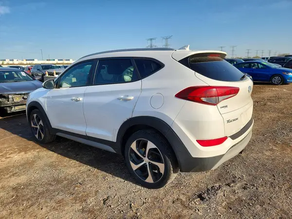 KM8J3CAL2JU782717 2018 HYUNDAI TUCSON - Image 2