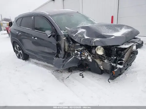 KM8J3CAL2JU783060 2018 HYUNDAI TUCSON - Image 1