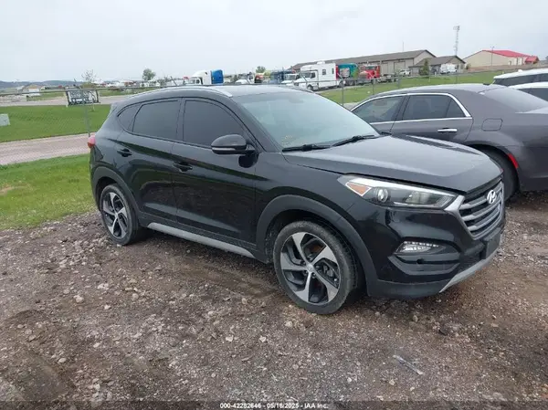 KM8J3CAL2JU810385 2018 HYUNDAI TUCSON - Image 1