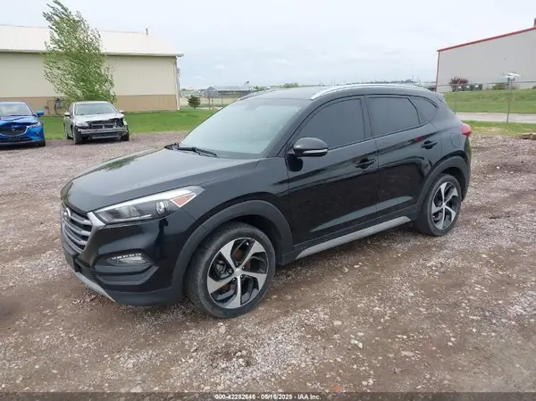 KM8J3CAL2JU810385 2018 HYUNDAI TUCSON - Image 2