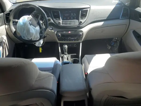 KM8J3CAL3JU695652 2018 HYUNDAI TUCSON - Image 8