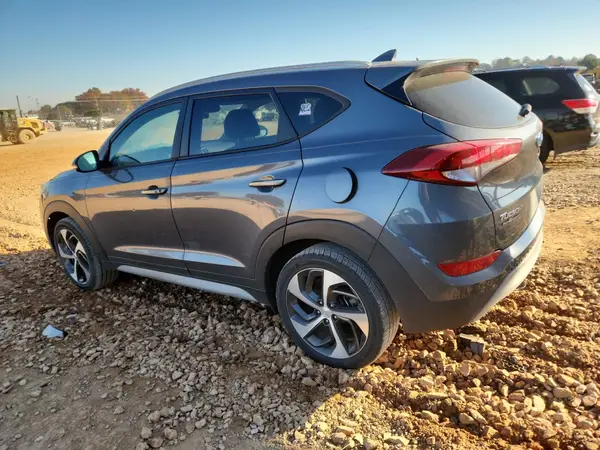 KM8J3CAL4JU746480 2018 HYUNDAI TUCSON - Image 2