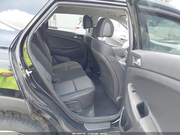KM8J3CAL4JU746706 2018 HYUNDAI TUCSON - Image 8
