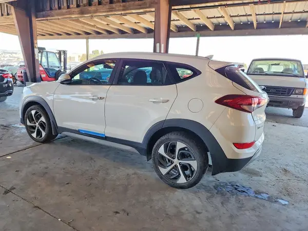 KM8J3CAL4JU802952 2018 HYUNDAI TUCSON - Image 2