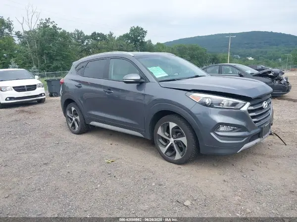 KM8J3CAL4JU823560 2018 HYUNDAI TUCSON - Image 1